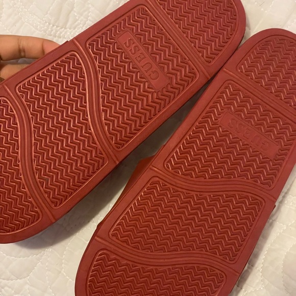Guess red slides - Picture 4 of 8